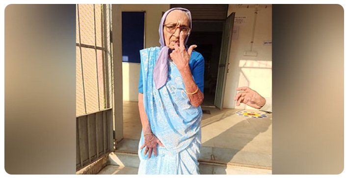 gujarat-polls-100-year-old-casts-her-vote-in-umargam-