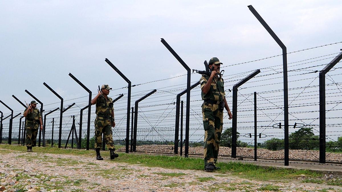 bangladeshi-smuggler-killed-bsf-jawan-injured-in-clash-at-tripura-border