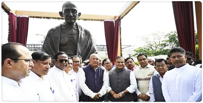 assam-cm-unveils-mahatma-gandhi-statue-at-new-building-premises-of-legislative-
