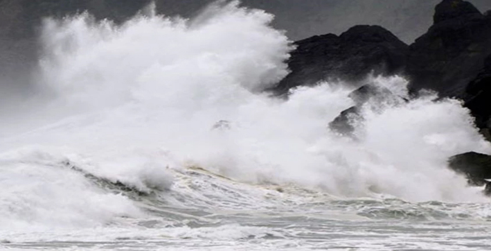 at-least-two-dead-as-typhoon-nanmadol-hits-japan