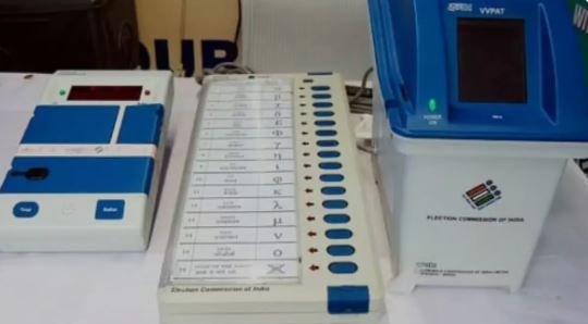 Supreme Court Questions EVM Efficiency for Polling Stations with Over 1,500 Voters, Seeks Clarification from Election Commission