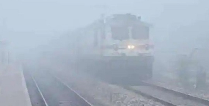 16-trains-running-late-due-to-fog-in-northern-region-today-indian-railways