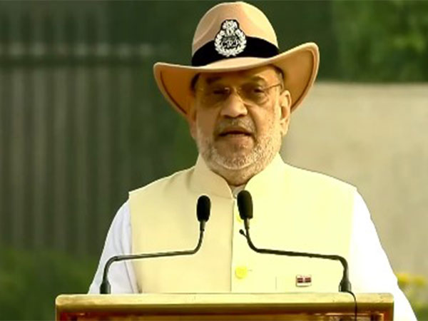 Amit Shah Pays Tribute on Police Commemoration Day, Vows to Eradicate Terrorism