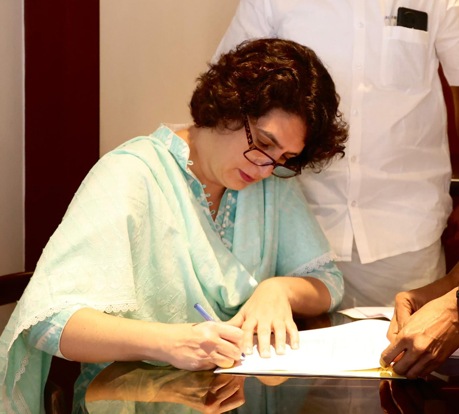 priyanka-gandhi-enters-politics-signs-nomination-for-wayanad-bypolls-in-histori