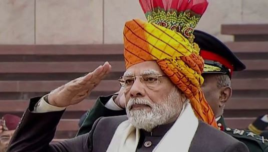 PM Modi Dons Vibrant Red and Yellow Turban to Celebrate 76th Republic Day