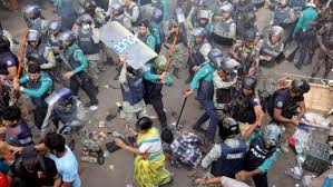 Bangladesh Police Use Tear Gas to Disperse Hindu Protesters Over Arrest of Religious Leader Chinmoy Krishna Das