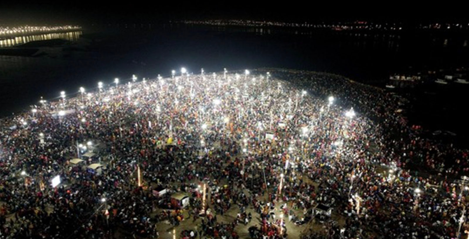 maha-kumbh-ends-on-maha-shivratri-devotees-take-final-holy-dip-at-triveni-sangam