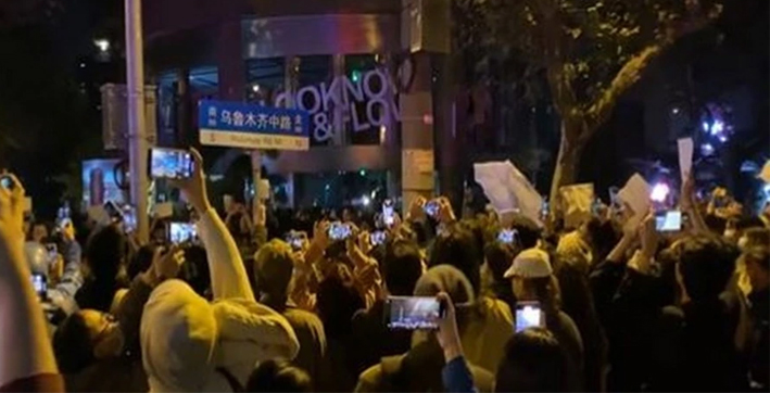 protesters-chant-step-down-ccp-in-shanghai-against-chinas-zero-covid-policy