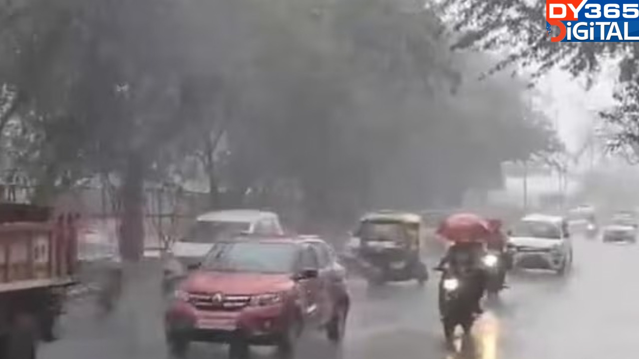 heavy-rain-lashes-parts-of-delhi-ncr-brings-relief-from-heat