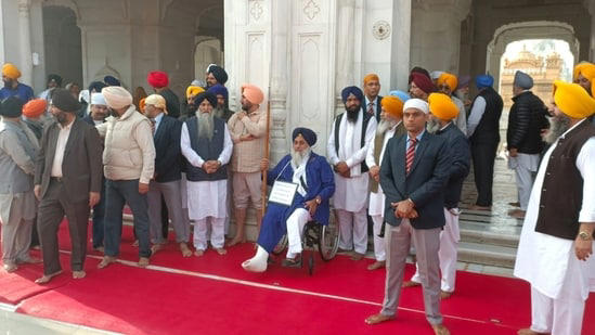 sukhbir-badal-receives-religious-punishment-at-golden-temple-after-akal-takht-ru