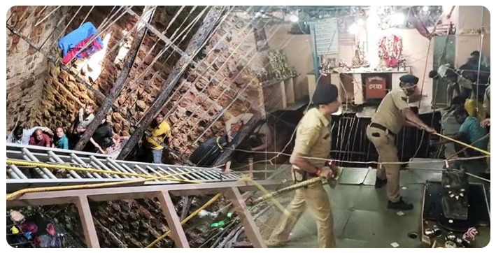 -stepwell-collapses-at-temple-in-indore-several-feared-trapped