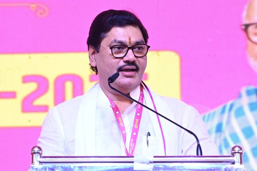 maharashtra-minister-dhananjay-munde-resigns-amid-aide’s-arrest-in-sarpanch-murd