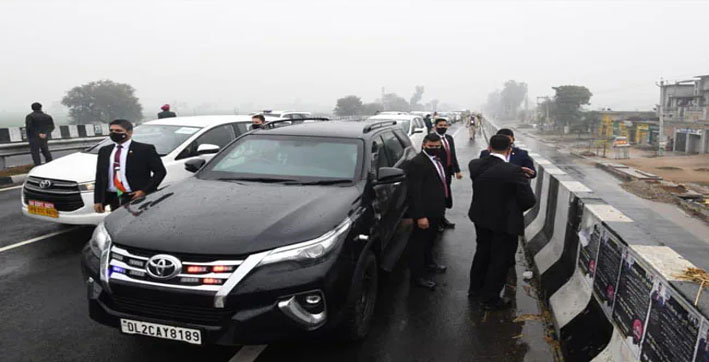 major-security-breach-pm’s-convoy-blocked-by-protestors-in-punjab-stuck-for-20