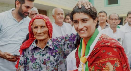 vinesh-phogat-leads-by-over-4000-votes-in-julana-eyes-historic-congress-victor