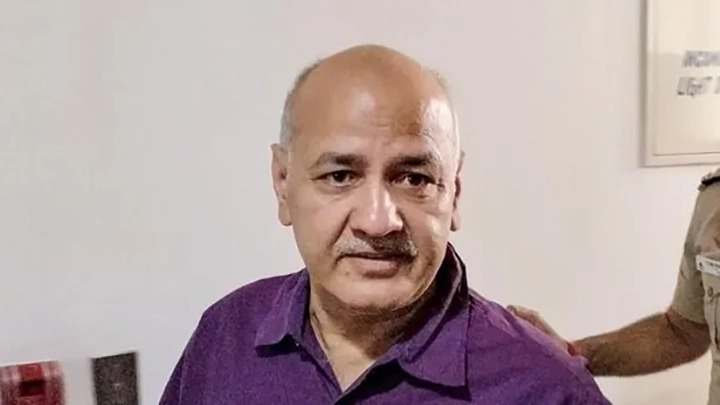 supreme-court-grants-bail-to-manish-sisodia-asks-to-surrender-passport