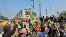 Farmers Stage ‘Rail Roko’ Protest Across Punjab After Failed ‘Dilli Chalo’ Attempts