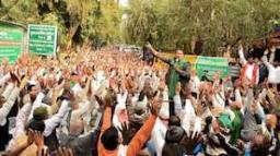 Farmers from UP to Hold Protest March from Noida to Delhi, Routes Diverted and Barr..