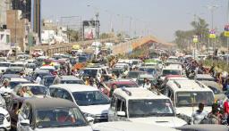 Unprecedented Traffic Gridlock as Devotees Flock to Prayagraj for Maha Kumbh’s Fina..