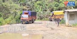 Assam: Heavy rainfall turns Barak-Guwahati Highway into virtual pond, disrupts traf ..