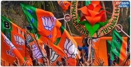 BJP Worker Caught Plotting to Bribe Officials Ahead of UP Polls