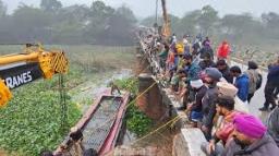 8 Dead, 18 Injured as Bus Plunges Into Drain in Punjab