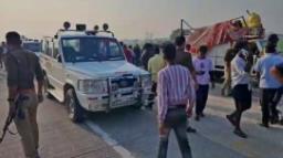 Tragedy Strikes as Truck Collides with Vehicle Carrying Kumbh Returnees in UP’s Gha..